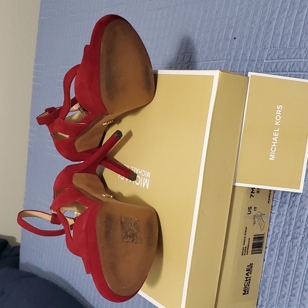 Dress and shoes - Picture 6 of 7